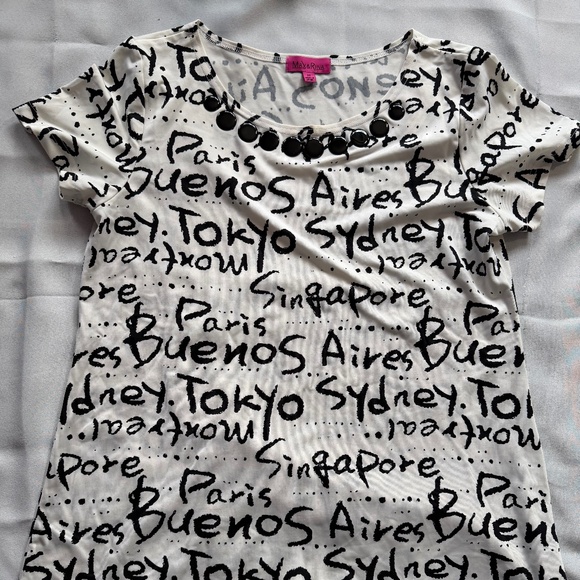 Max & Rina "Cities" Top Black and White Size Medium - Picture 1 of 5